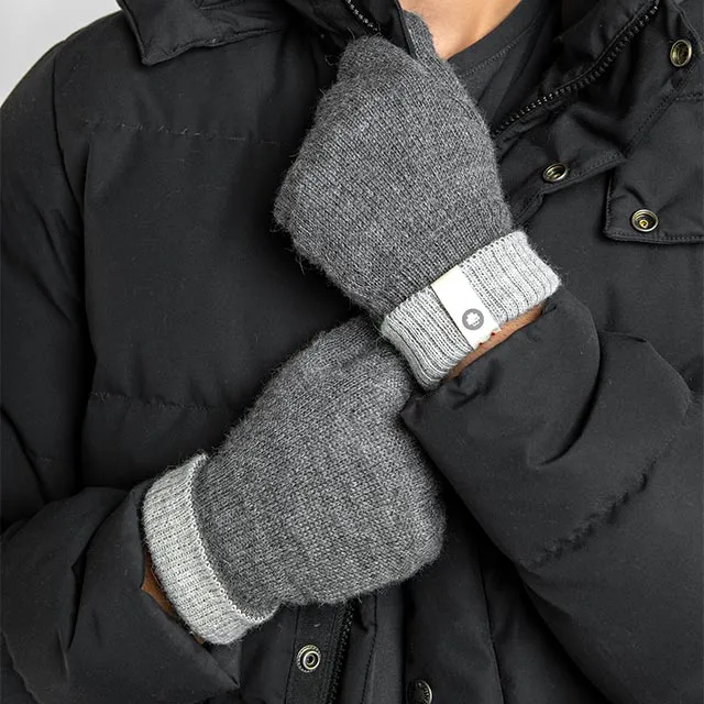 Sure! Here’s an optimized title for your e-commerce product:

**Cozy Dark Grey Alpaca Wool Gloves - Luxurious Warmth and Softness for Ultimate Comfort**

Feel free to let me know if you need any further modifications or additional titles!
