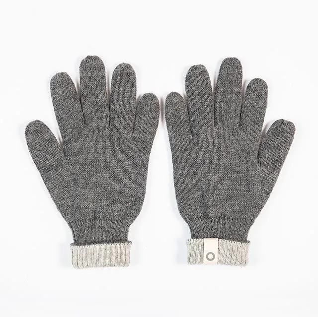 Sure! Here’s an optimized title for your e-commerce product:

**Cozy Dark Grey Alpaca Wool Gloves - Luxurious Warmth and Softness for Ultimate Comfort**

Feel free to let me know if you need any further modifications or additional titles!