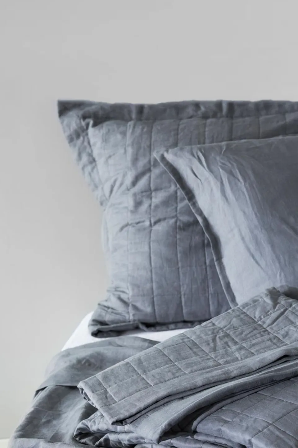 Belgian Washed Linen Charcoal Standard Pillowcase