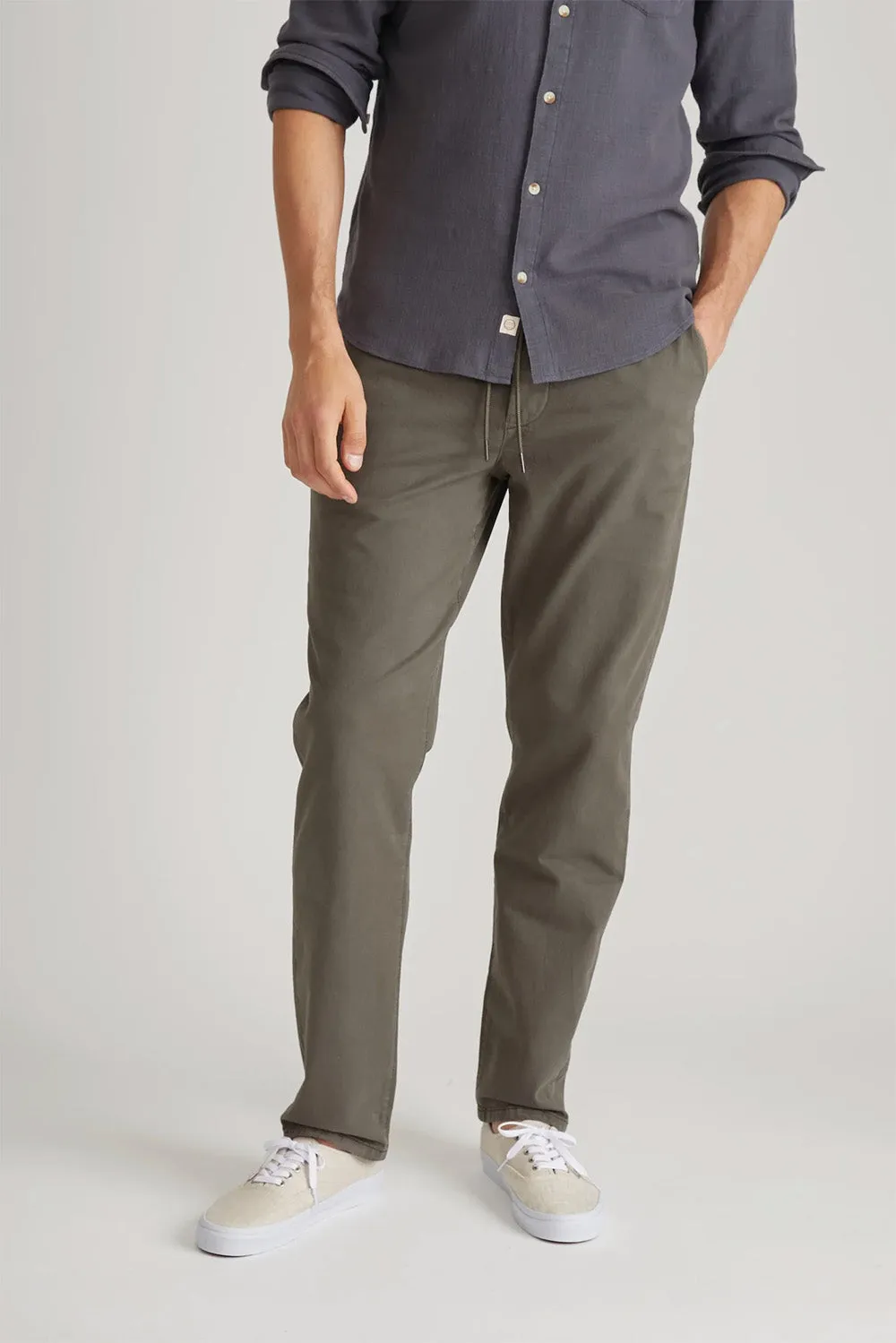 SATURDAY TWILL CHINO True Olive