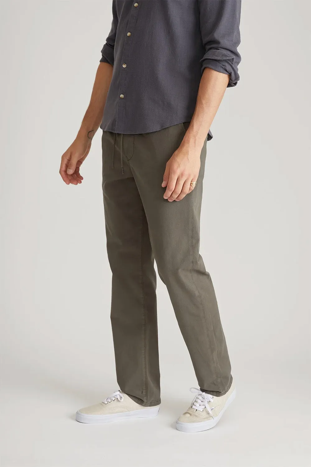 SATURDAY TWILL CHINO True Olive
